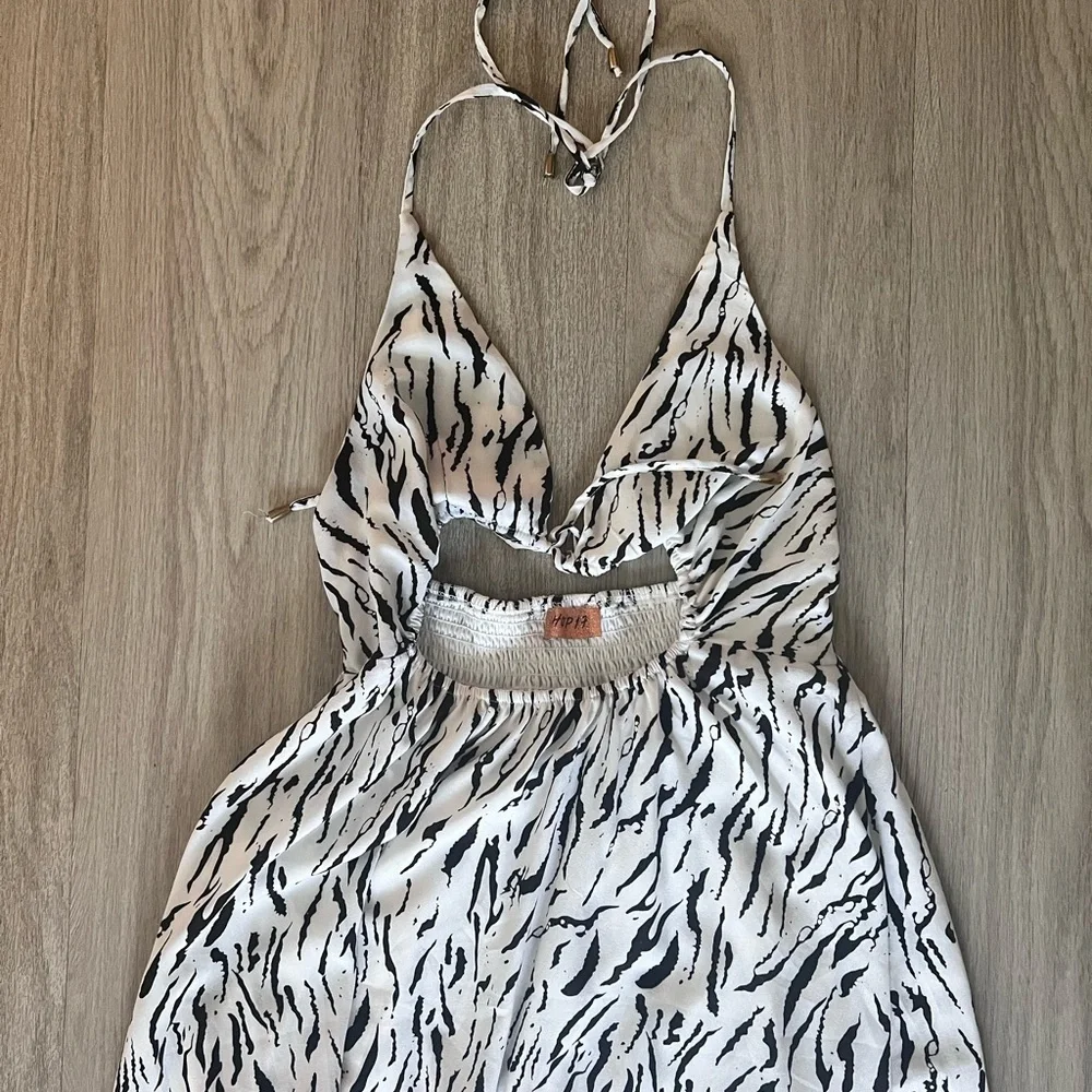 Zebra Print Maxi Cutout Halter Dress Size Medium - Picture 6 of 16